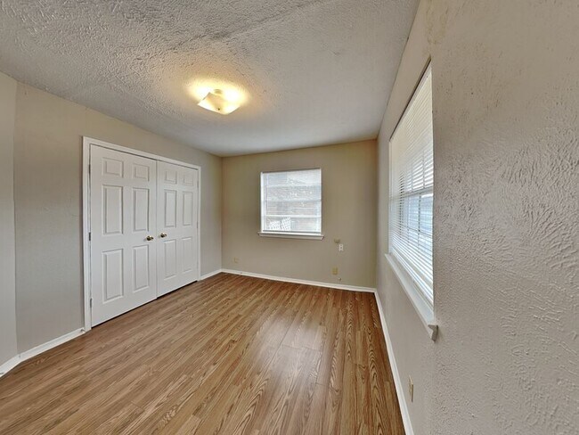 Building Photo - 329 Deer Creek Rd