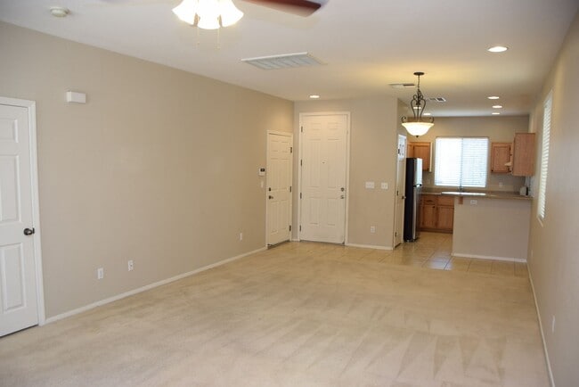 Building Photo - SW - SPRING VALLEY 2 STORY HOME