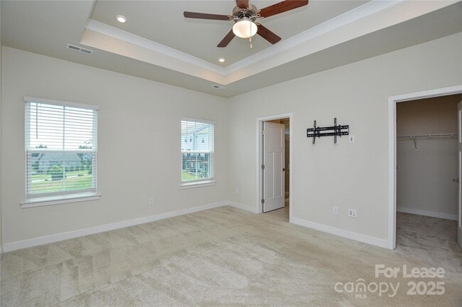 Building Photo - 9833 Oaklawn Blvd NW