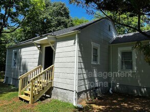 Building Photo - 603 Robbins St