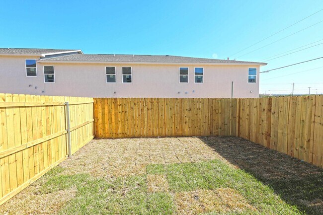 Building Photo - 9903 Bijan Dr