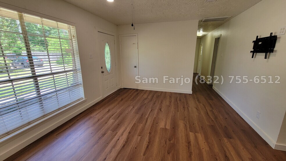 Building Photo - 2100 Hill Top Ct