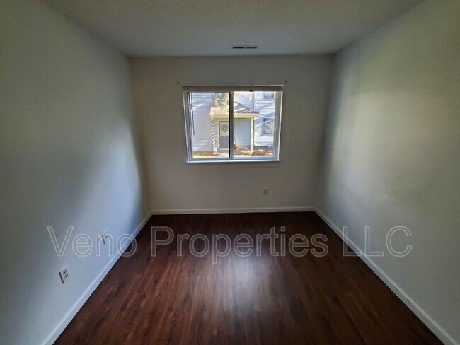 Building Photo - 111 Yorktown Dr