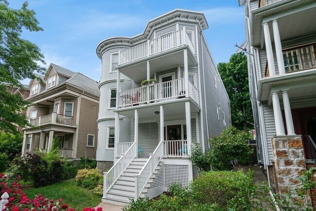 Building Photo - 762 Columbia Rd