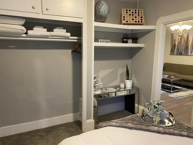 Building Photo - 9 Henry St