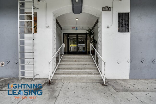 Building Photo - 1420 Flower St