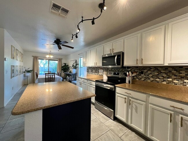 Building Photo - 3649 E Orchid Ln