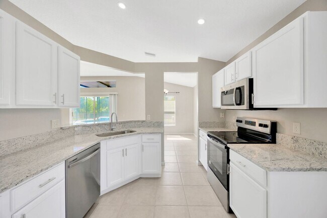 Building Photo - 10461 Hunters Haven Blvd