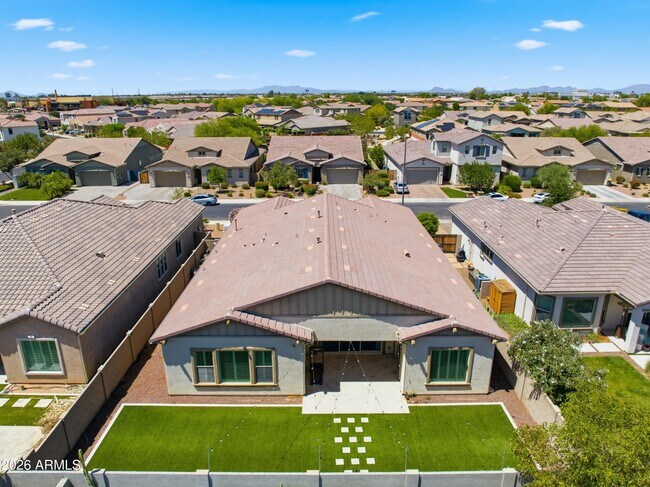 Building Photo - 1083 E Holland Park Dr