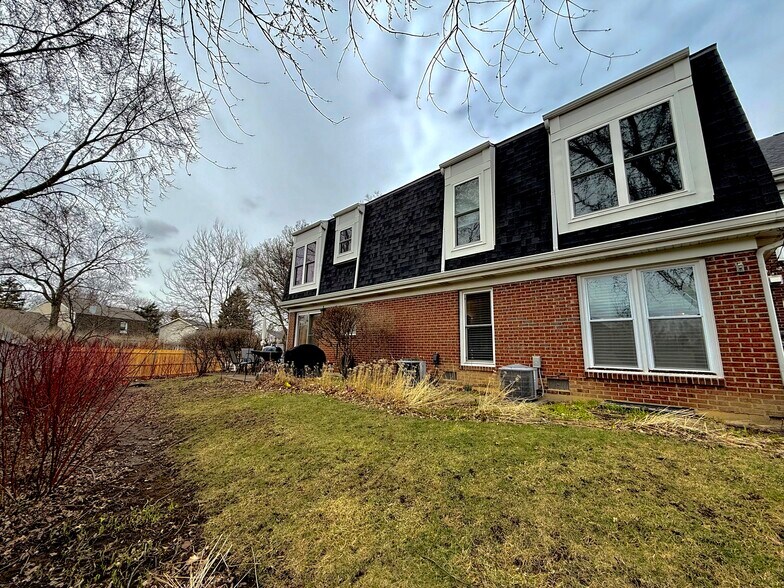 Building Photo - 837 Garfield Ave