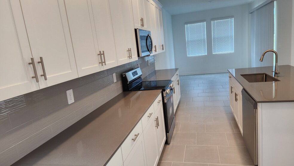 Building Photo - 4635 Wandsworth Way