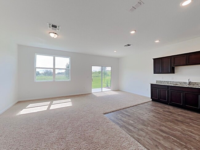 Building Photo - 703 Madison Dr