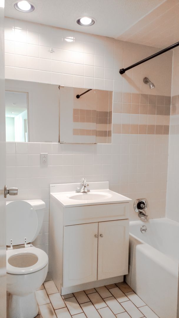 Interior Photo - Clark Street