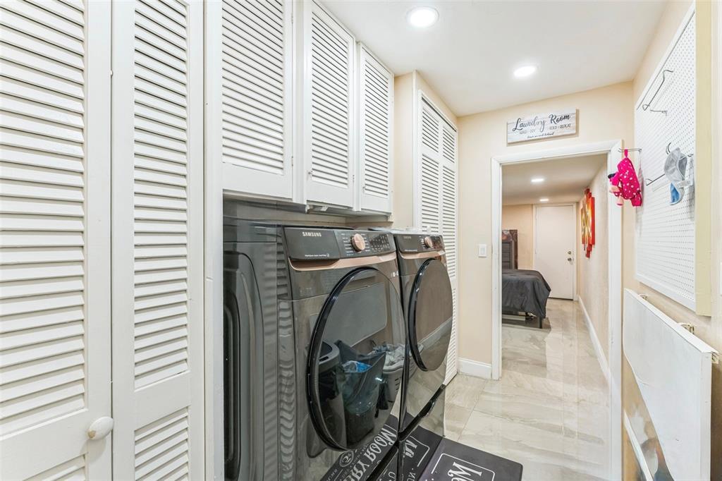 Building Photo - 5706 S Travelers Palm Ln