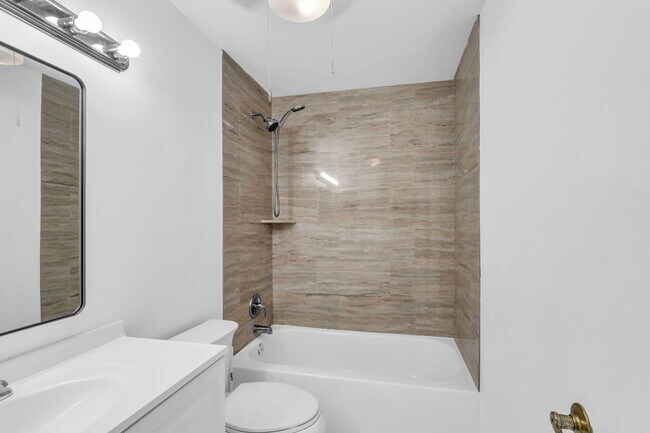 Building Photo - 6813 Via Regina