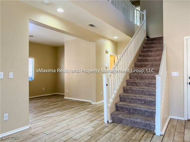 Building Photo - 3824 Hollycroft Dr