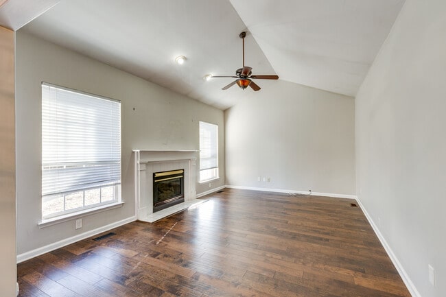 Building Photo - 605 Founders Pointe Blvd