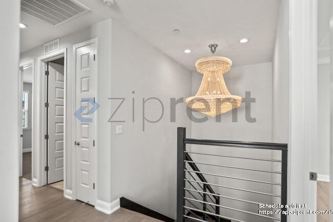 Building Photo - 205 Vereda del Turia