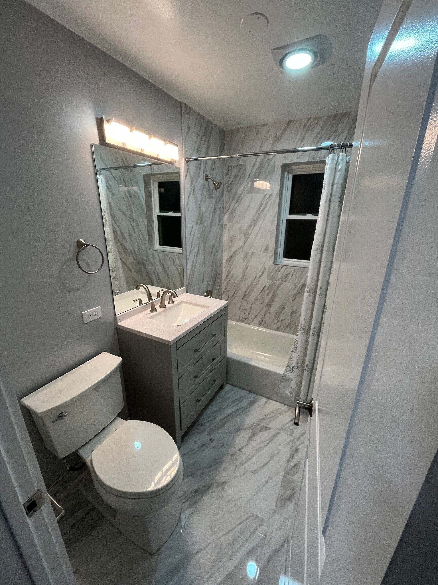 Building Photo - 8212 Kilpatrick Ave