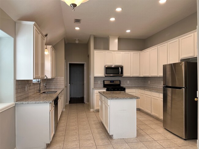 Building Photo - 18818 Harbor Key Cir