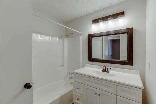 Building Photo - 1755 Straw Valley Rd