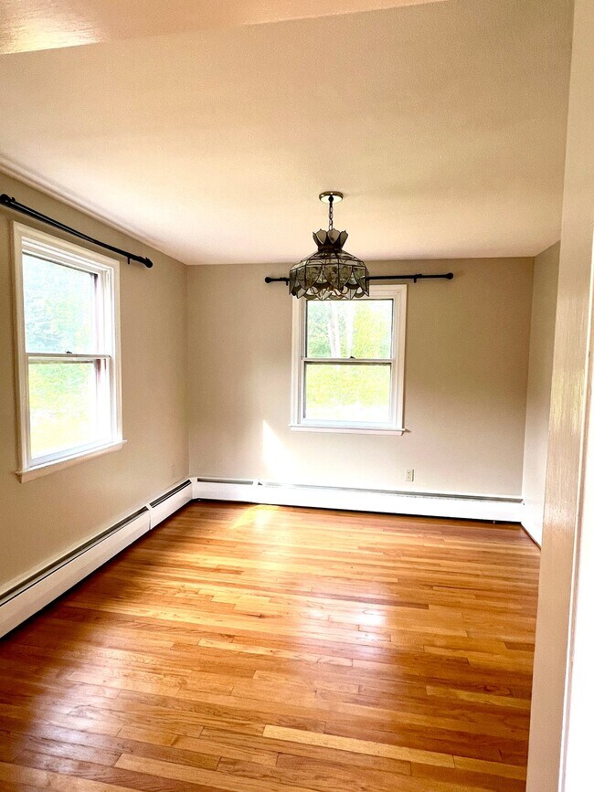 Building Photo - 13 Meadowbrook Ln