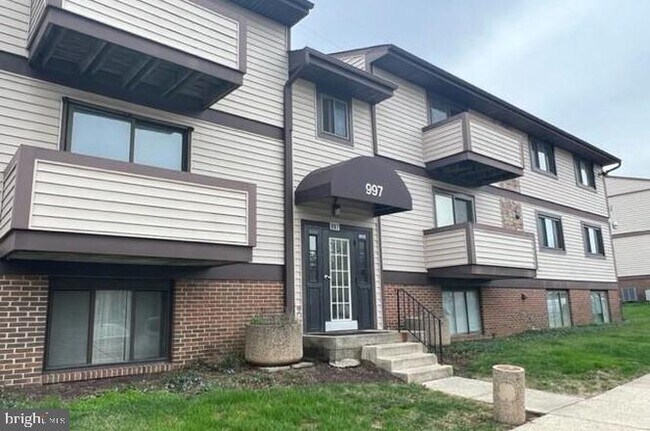 Building Photo - 997 Heather Ridge Dr