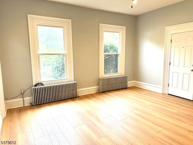 Building Photo - 18 Elm St