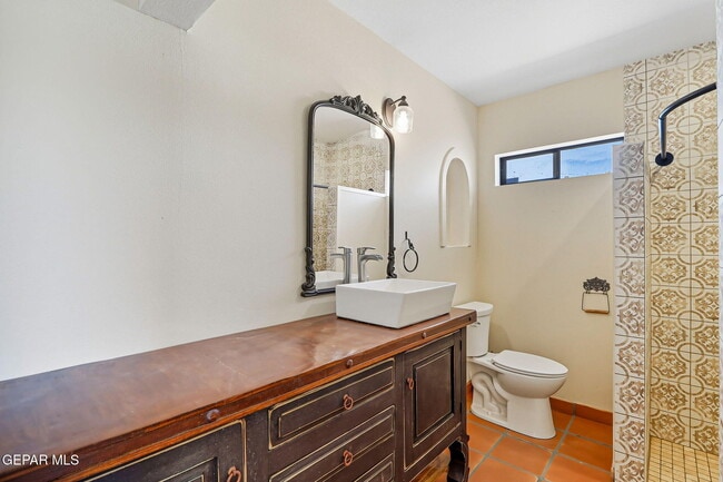 Building Photo - 400 De Vargas Dr
