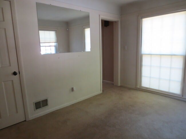 Building Photo - 522 E Atherton Rd