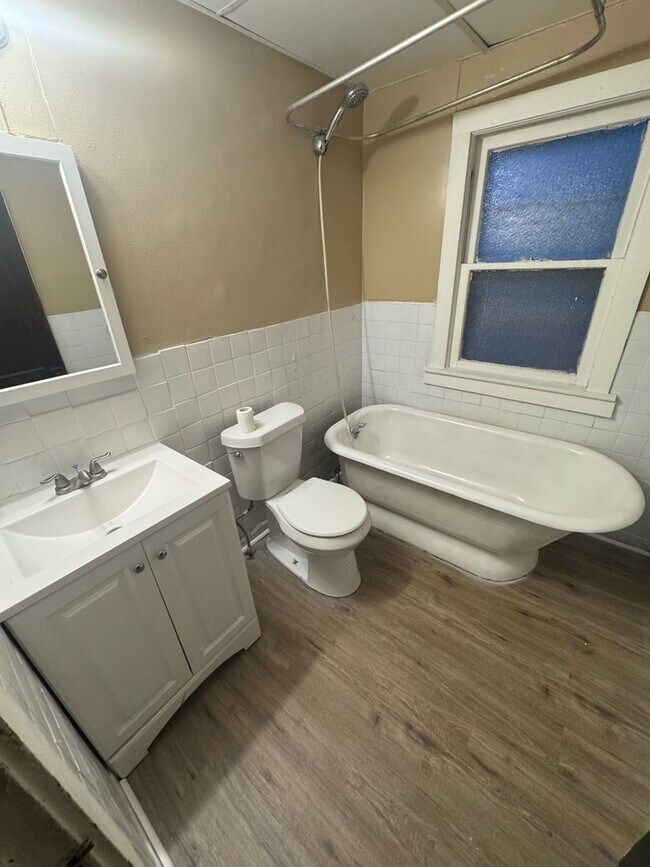 Building Photo - 7505 Halle Ave