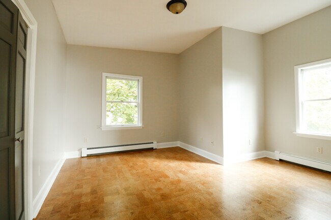 Bedroom 1 - 21 Eastern Promenade