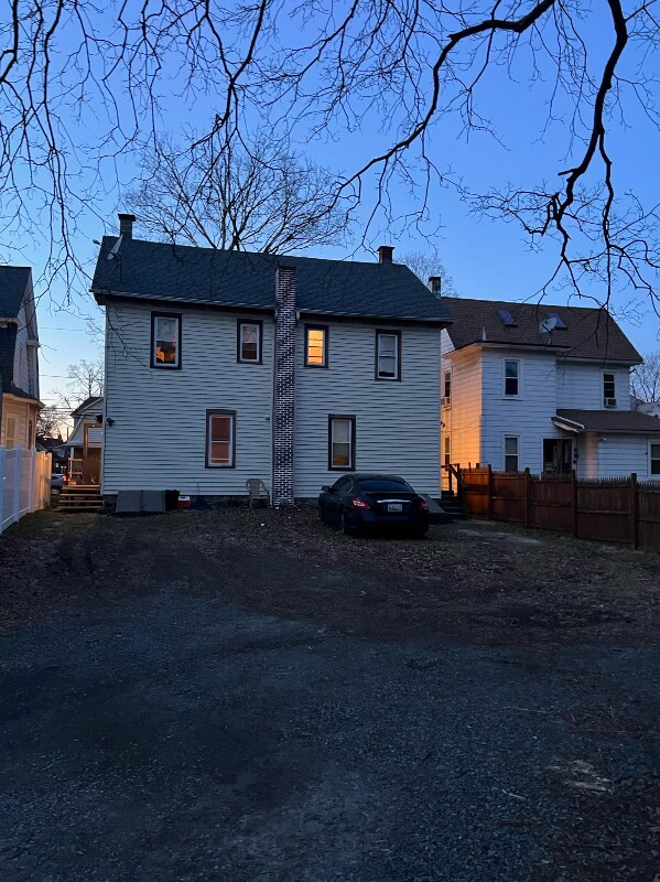 Building Photo - 105 E Broad St