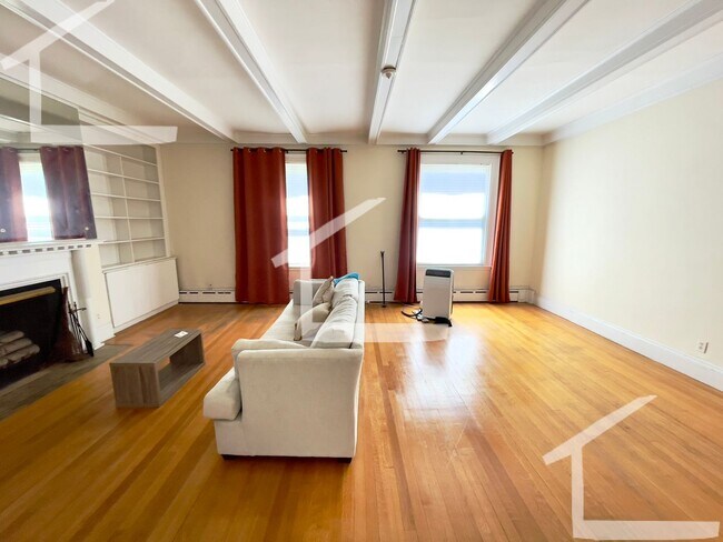 Building Photo - Avl NOW - No Fee! Oversized 3BR/2BA w/park...