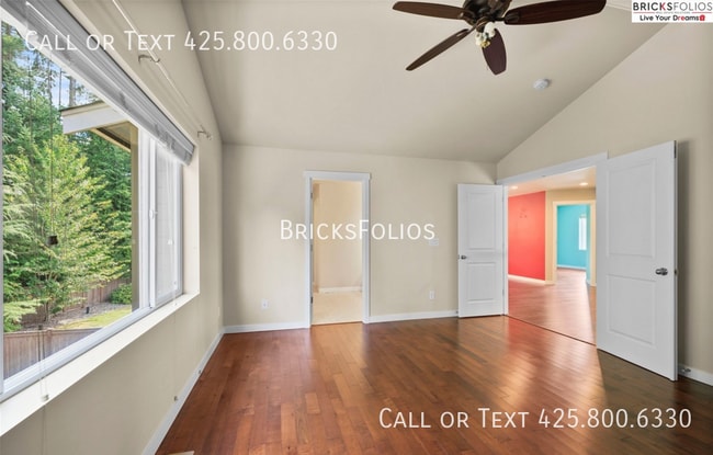 Building Photo - 10550 Sheridan Cres NE