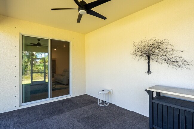 Building Photo - Move in now with zero deposit! This stunni...