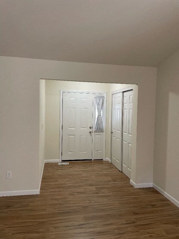 Building Photo - 60 Westhampton Ct