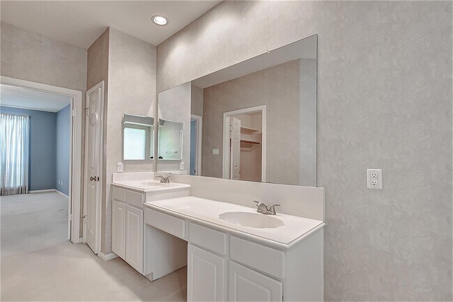 Building Photo - 2803 Norwood Hills Dr