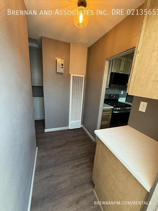 Building Photo - 736 Del Mar Ave