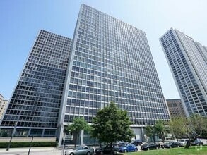 Building Photo - 340 W Diversey Pkwy