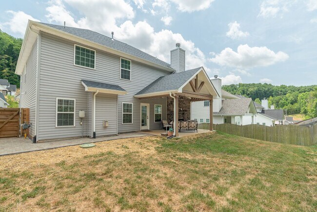 Building Photo - West Knoxville 37932 - 4 bedroom, 2.5 Bath home - Contact Sharon Arnwine (865) 313-7215