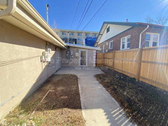 Building Photo - 2125 S Acoma St