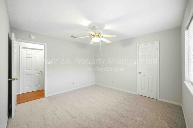 Building Photo - 15911 Moonrock Dr