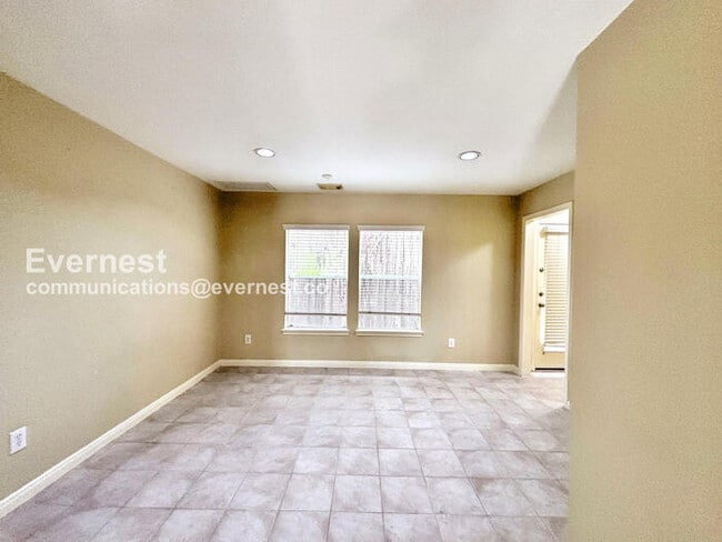 Building Photo - 2244 La Branch St