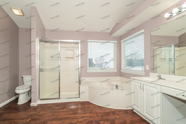 Building Photo - 1122 The Crossings Dr