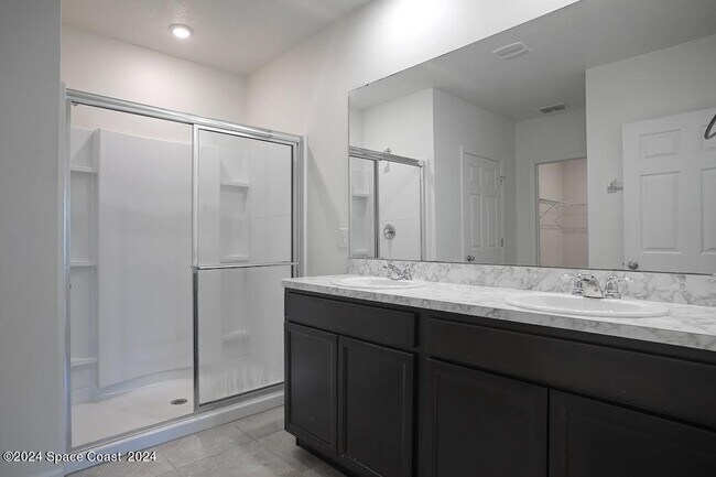 Building Photo - 1673 Talbott St