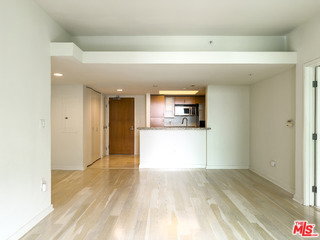Building Photo - 13700 Marina Pointe Dr