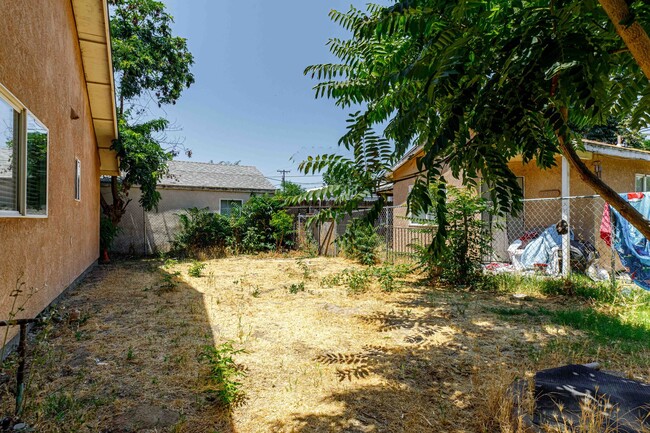 Building Photo - 3 bed 2 bath home for RENT in Modesto by H...