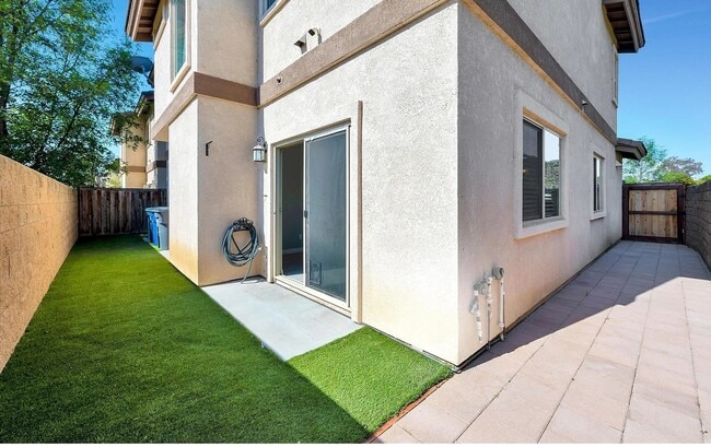 Building Photo - Your Ideal Haven Awaits!