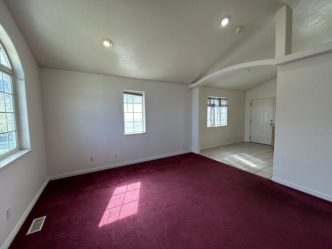 Building Photo - Carterville Duplex